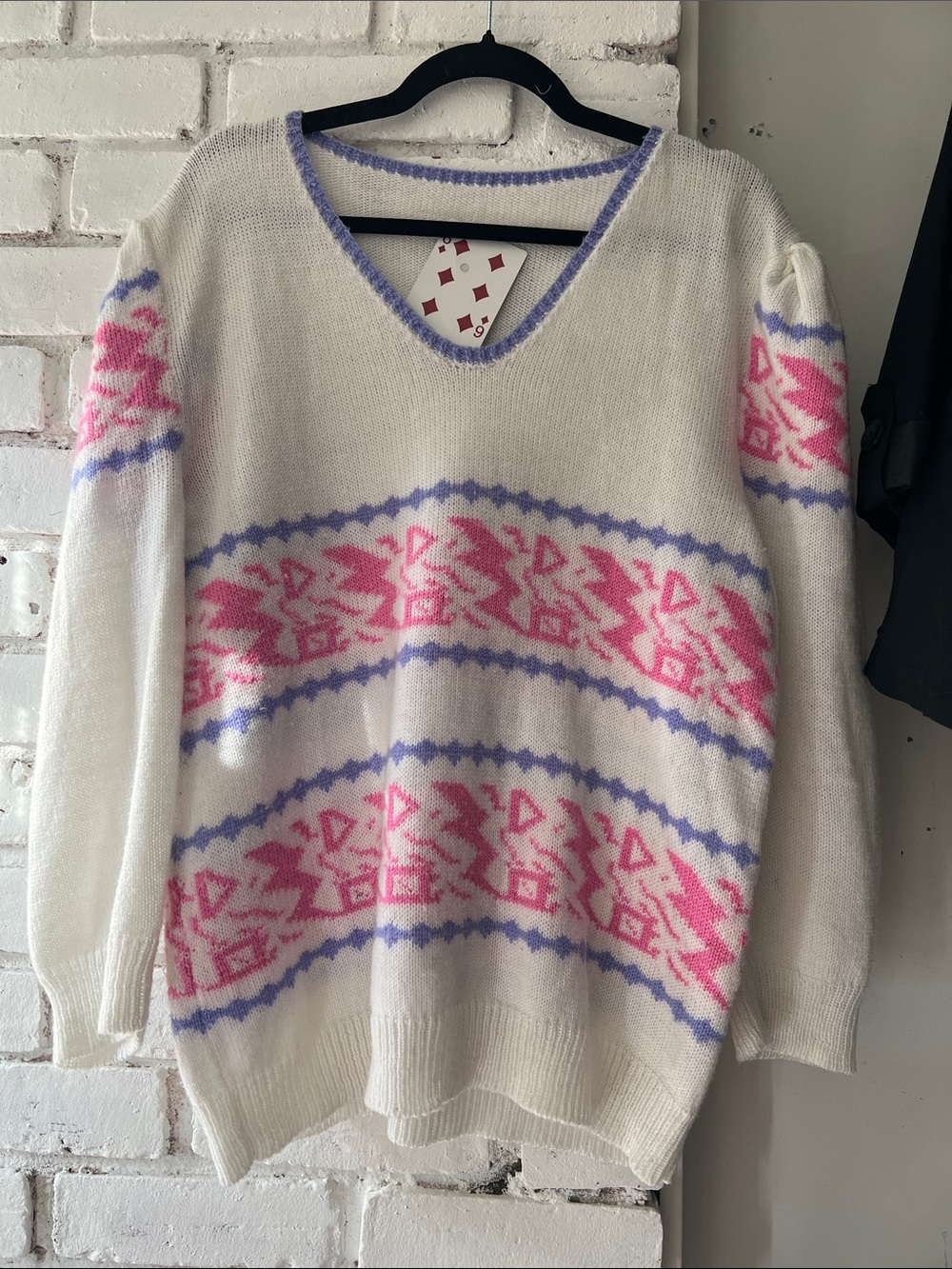 White V‑Neck Sweater with Pink & Lavender Geo Pattern 80s apre ski knit